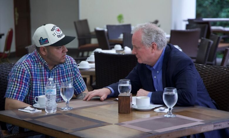 Maryland Sen. Van Hollen Shares Photo With Kilmar Abrego Garcia in El Salvador