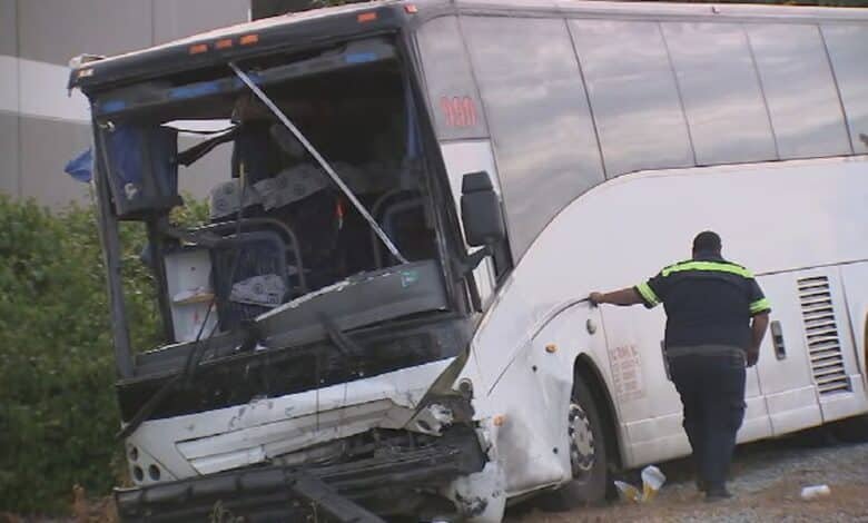 1 dead, dozen wounds in the collision of tourist buss of Fiery near Los Angeles