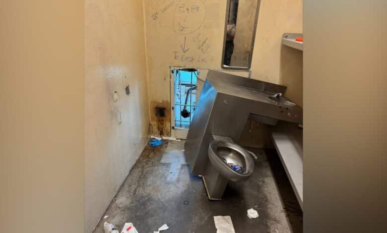 New Orleans prison employee arrested, accused of helping to escape inmates