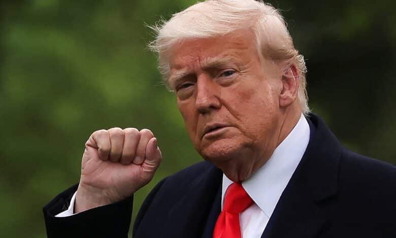 Protesters denounce the 'cryptographic corruption' as Trump Le Fette to the main investors in their memes cryptogram currency