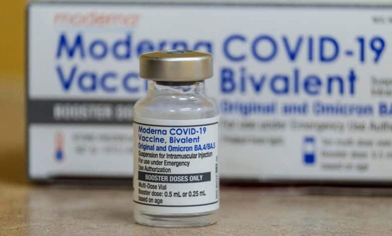 Why are more than 300 people in the United States still dying of Covid every week?