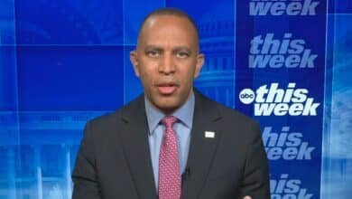 Jeffries stops in the support of the Democratic candidate for the Mayor's Office of New York Mamdani