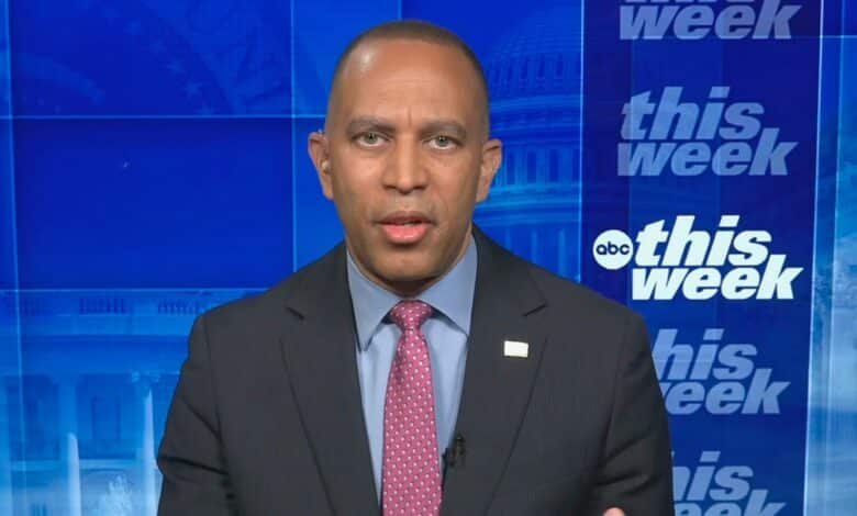 Jeffries stops in the support of the Democratic candidate for the Mayor's Office of New York Mamdani