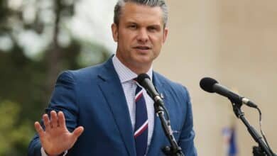 Researchers who look who sent the text messages of the Hegseth signal, if they were told to eliminate them, the sources say.