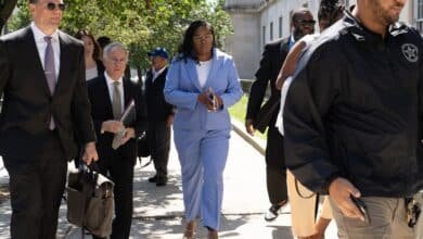 The Lamonica Mciver representative declares himself innocent of the positions derived from the incident of the ice detention center