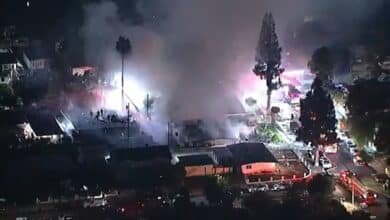 More than 100 firefighters fight against the fireworks of California that leaves the woman in critical condition