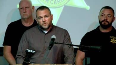 Official fired and killed by prisoner during the medical visit: Sheriff