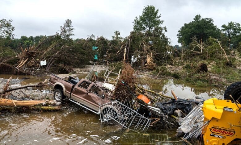 The number of missing floods in Texas falls from almost 100 to 3 in milestone
