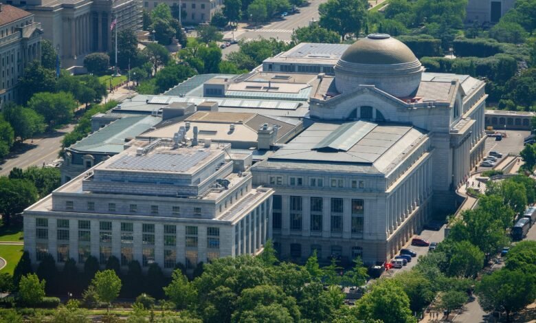 Blanca to carry out a review of the exhibitions of the Smithsonian Museum to ensure that they fit Trump's vision of US history