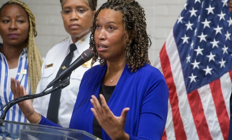 Photo: Pamela Smith, Muriel Bowser