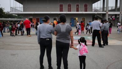 Photo: teachers and volunteers patular for the presence of ice