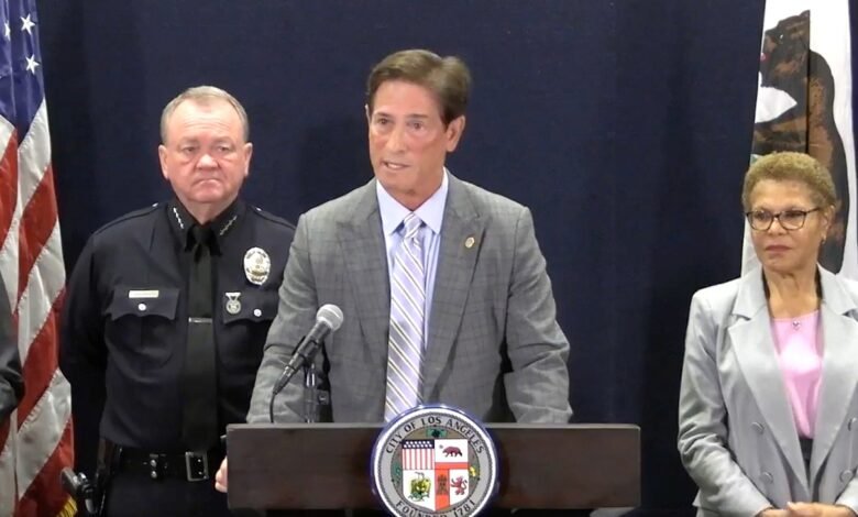 Lapd Bustts The main robbery ring confers the arsenal of weapons, authorities say