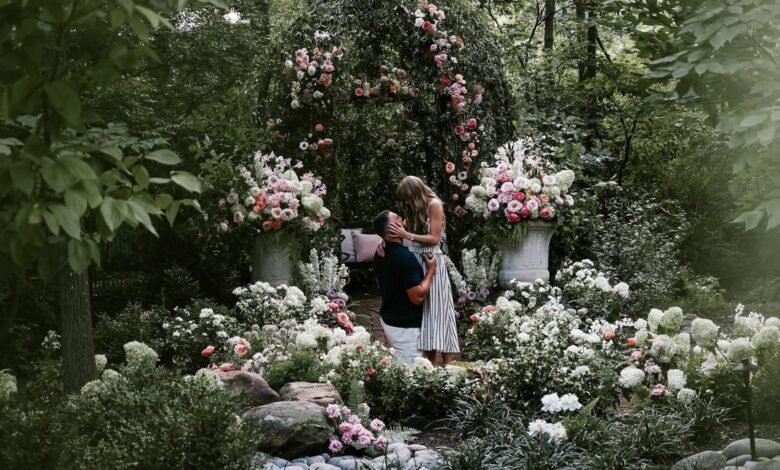 Taylor Swift and Travis Kelce announce the commitment