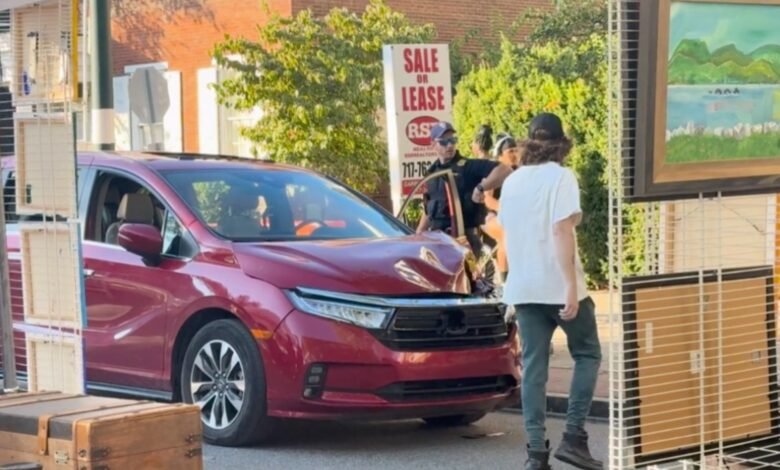 3 hospitalized, including the child, after the Minivan drives through the Pennsylvania Festival