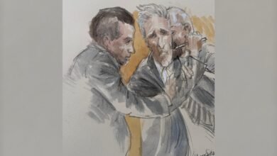 Photo: Ryan Routh, the man accused of trying to kill Donald Trump in the Trump West Palm Beach Golf course last year, tries to stab on the neck with a pen after being convicted of the five charges in his trial, September 23, Fort Pierce, fl.