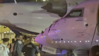 1 wounded hostess after Delta's regional airplanes collide at Laguardia airport, says the airline