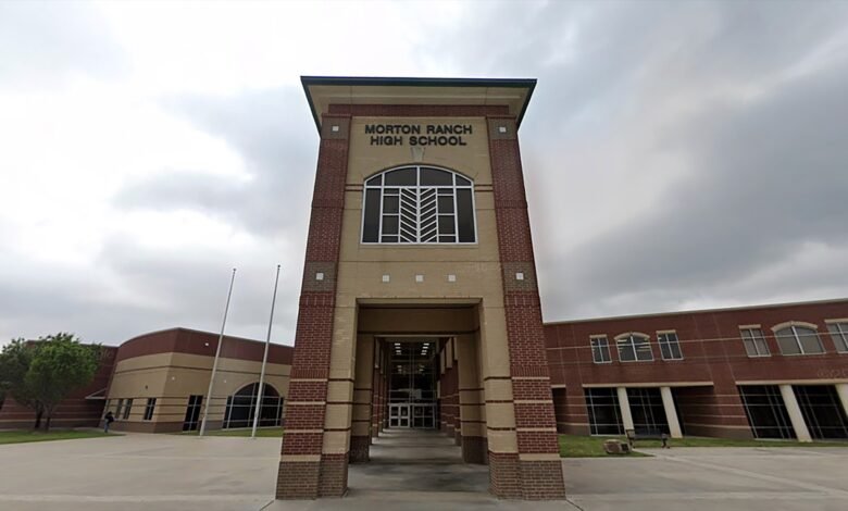 Navy veteran who threatened to shoot up Texas high school, zoo arrested after car chase: police