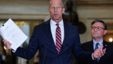 The Senate will vote again on government financing bills as the closing reaches the 3rd day