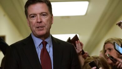 The former director of the FBI, James Comey, declares himself innocent in the first appearance of the Court
