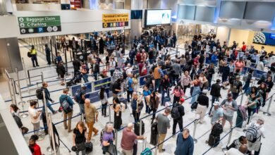 PHOTO: The FAA aims for 40 "High volume" US airports to cut flights amid government shutdown