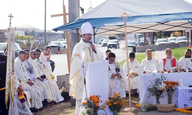 PHOTO: Parishioners and activists advocate for the religious rights of immigrants in Illinois