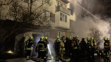 Russia launches deadly attack on Kyiv as Zelenskyy's advisers travel to US for talks