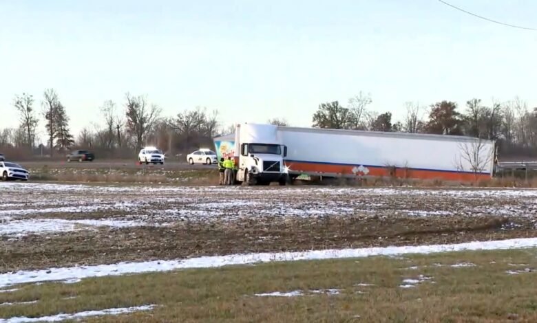 'Tragic event': Indiana sheriff's deputy struck and killed while helping stranded motorist