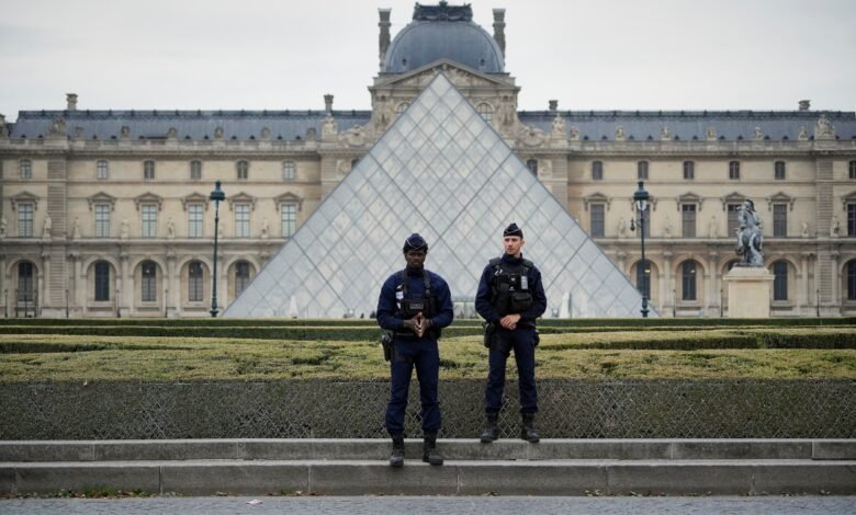 Two more charged with Louvre jewel theft and three released