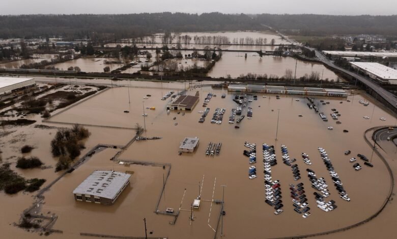 Flash flood warning and evacuation notice in Seattle suburbs after levee breach