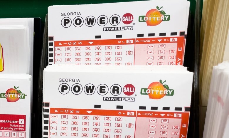 Powerball jackpot rises to $1 billion ahead of Saturday drawing
