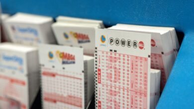 Powerball jackpot rises to $930 million in Wednesday night drawing