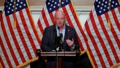 Senator Kelly criticizes Trump and calls for investigation of Caribbean attacks and for Hegseth to testify