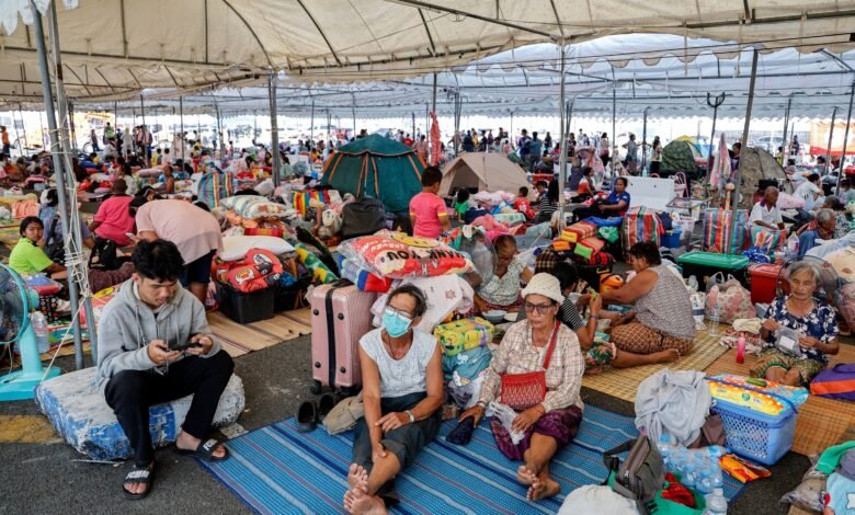 Seven civilians killed and thousands displaced amid border clashes between Thailand and Cambodia